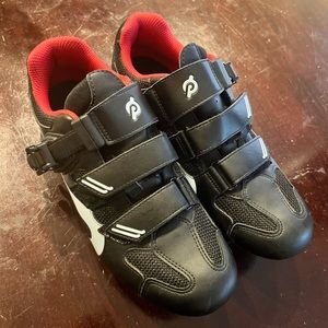 Peloton Womens Size 39/ 7.5 foot. Good condition!